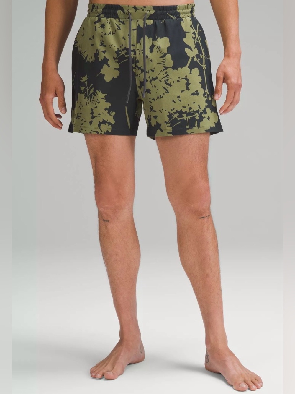 Lululemon Mens Pool Shorts 5" striking bronze-green black floral Sz L